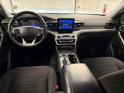 Used 2021 Ford Explorer XLT RWD image 14