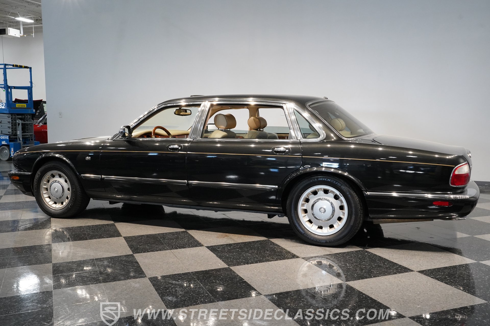 Used 1998 Jaguar XJ8 L RWD image 9