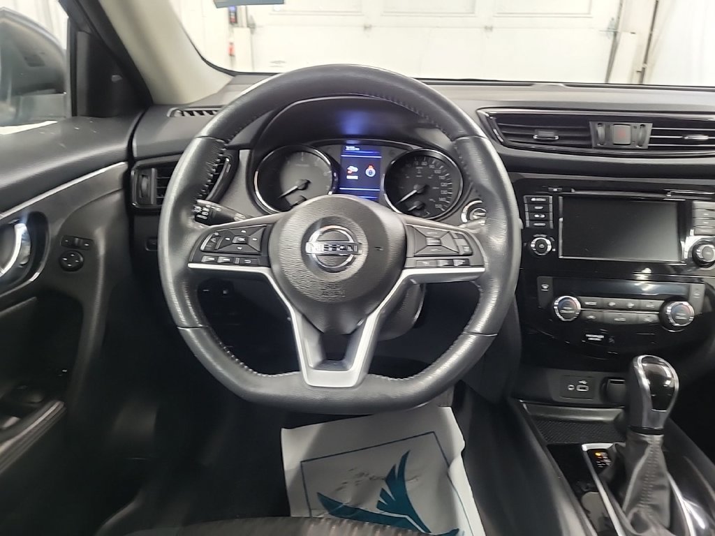Used 2018 Nissan Rogue SV AWD/4WD image 9