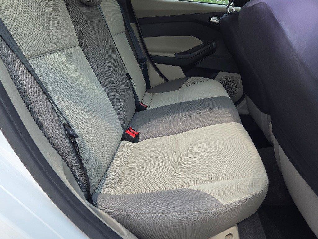 Used 2012 Ford Focus SE FWD image 7