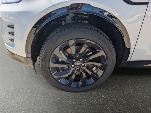 New 2025 Land Rover Discovery Sport Dynamic SE image 4