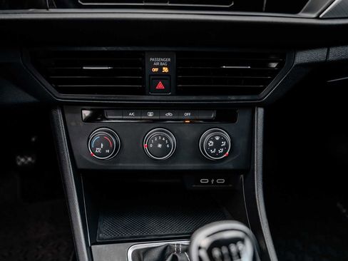 Used 2023 Volkswagen Jetta S image 28