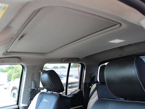 Used 2020 Nissan Frontier PRO-4X image 18