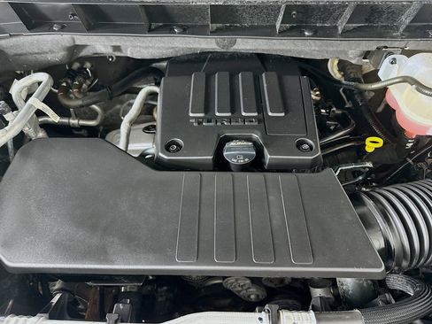 Used 2024 Chevrolet Silverado 1500 LT AWD/4WD image 32
