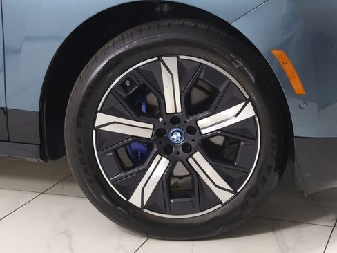 Used 2024 BMW iX xDrive50 w/ Sport Package AWD/4WD image 16