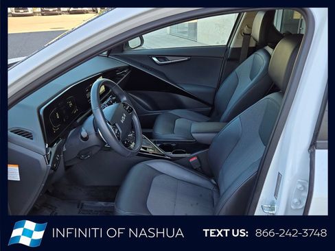 Used 2023 Kia Niro EX FWD image 3