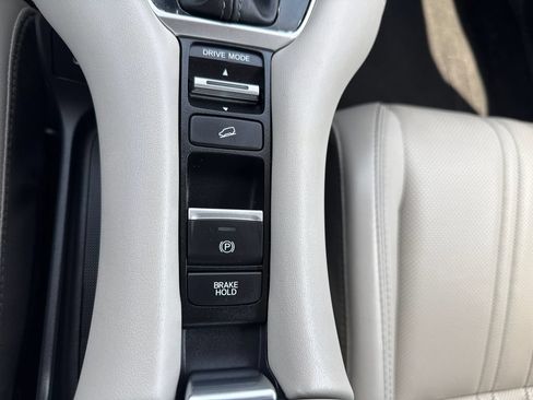 Certified 2025 Honda HR-V EX-L image 29