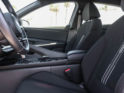 Used 2025 Hyundai Elantra SEL FWD image 27