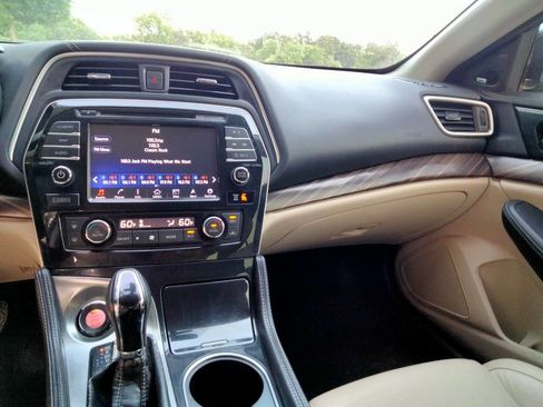 Used 2017 Nissan Maxima Platinum w/ Medallion Package FWD image 17