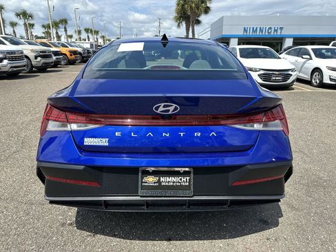 Used 2025 Hyundai Elantra SEL FWD image 15