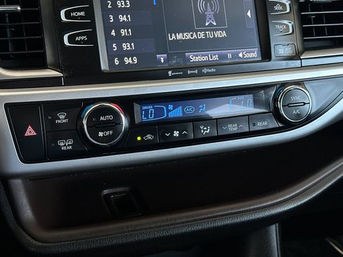 Used 2018 Toyota Highlander XLE w/ Carpet Mat Package (TMS) FWD image 20