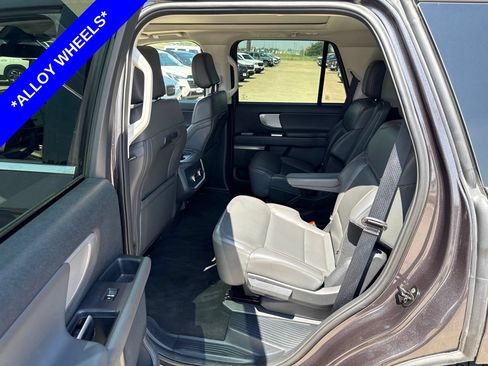 Used 2025 Ford Expedition Active AWD/4WD image 6