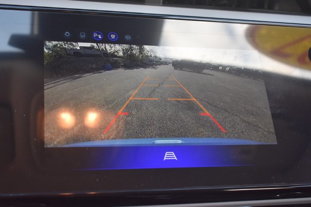 New 2027 Chevrolet Bolt LT w/ Comfort Package FWD image 28