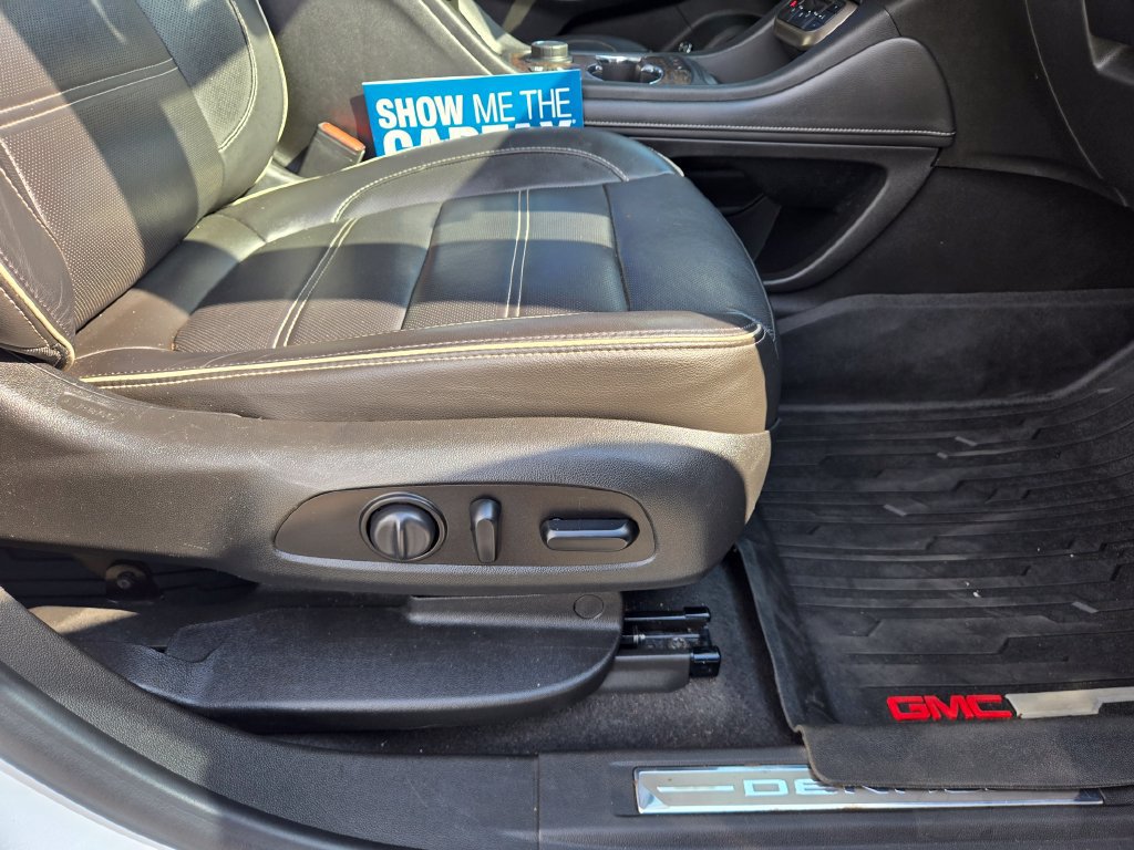Used 2020 GMC Acadia Denali w/ Technology Package FWD image 61