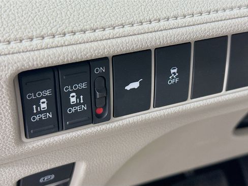 Certified 2026 Honda Odyssey EX-L image 9