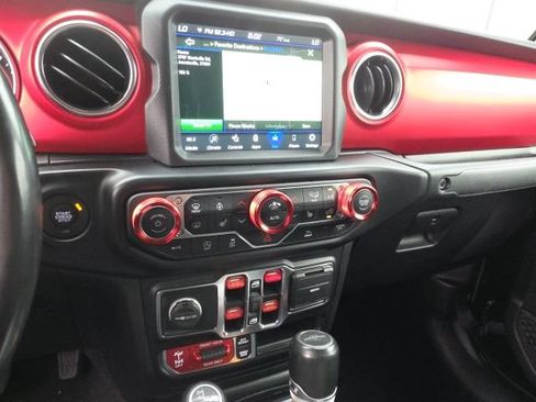 Used 2021 Jeep Gladiator Rubicon AWD/4WD image 6