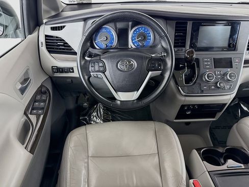 Used 2015 Toyota Sienna XLE w/ XLE Navigation Package FWD image 29