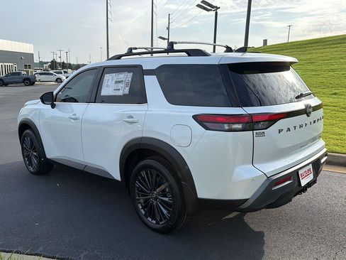 New 2026 Nissan Pathfinder SL w/ SL Premium Package FWD image 4