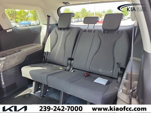 New 2026 Kia Carnival LX FWD image 12
