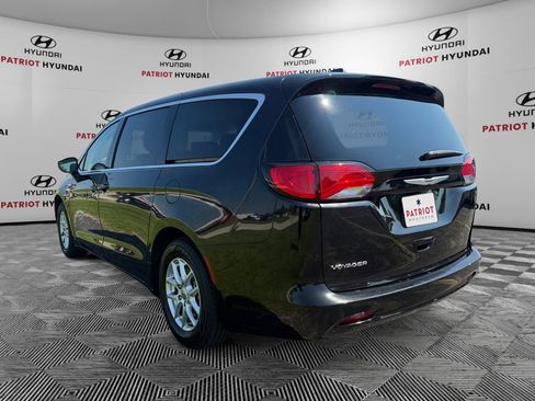 Used 2023 Chrysler Voyager LX FWD image 5