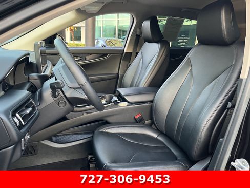 Used 2023 Lincoln Nautilus FWD w/ Premium Package image 2