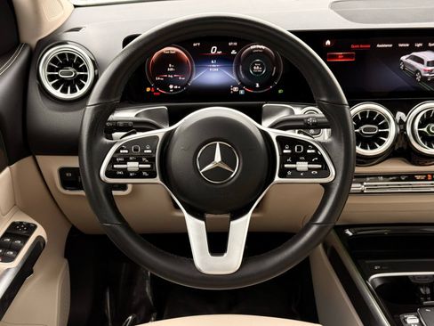 Used 2023 Mercedes-Benz GLB 250 w/ Premium Package image 32