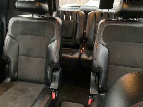 Used 2018 Ford Explorer XLT w/ Equipment Group 202A image 34