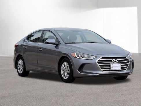 Used 2017 Hyundai Elantra SE w/ Cargo Package image 3