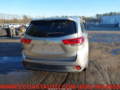 Used 2017 Toyota Highlander XLE image 16