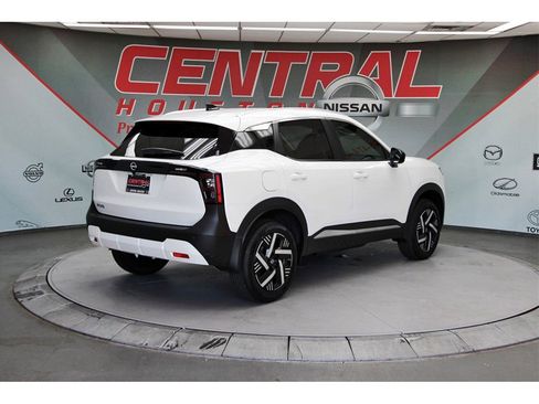 New 2026 Nissan Kicks SV image 4