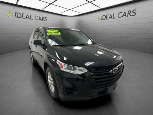 Used 2019 Chevrolet Traverse LS w/ LPO, Blackout Package FWD image 3