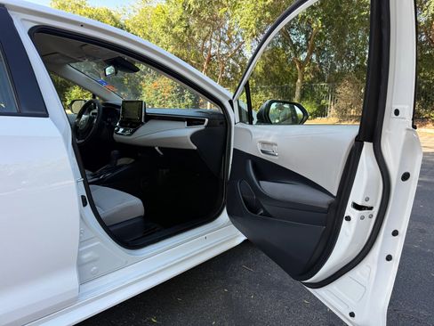 Used 2021 Toyota Corolla LE FWD image 16