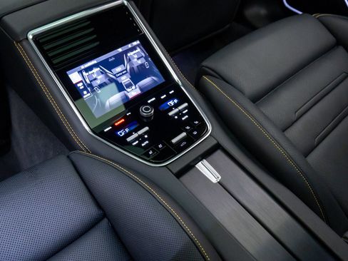 Used 2022 Porsche Panamera Turbo S image 20