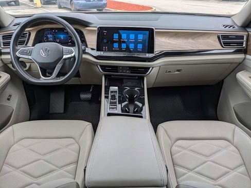 Used 2024 Volkswagen Atlas SE w/ Panoramic Sunroof Package FWD image 20
