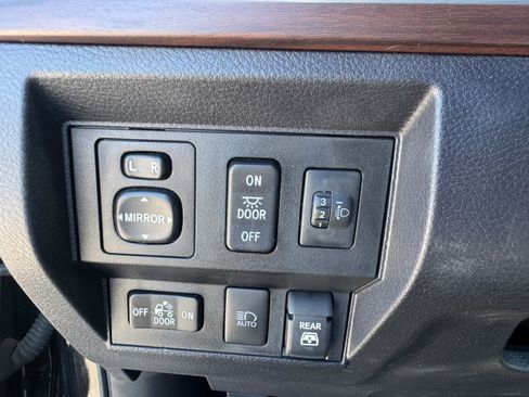 Used 2021 Toyota Tundra Limited w/ Limited Premium Package AWD/4WD image 15