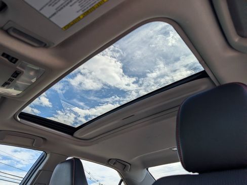 Used 2017 Toyota Camry SE w/ Moonroof Package FWD image 16
