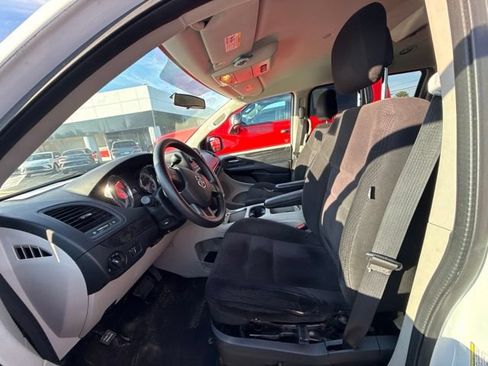 Used 2014 Dodge Grand Caravan SXT FWD image 5