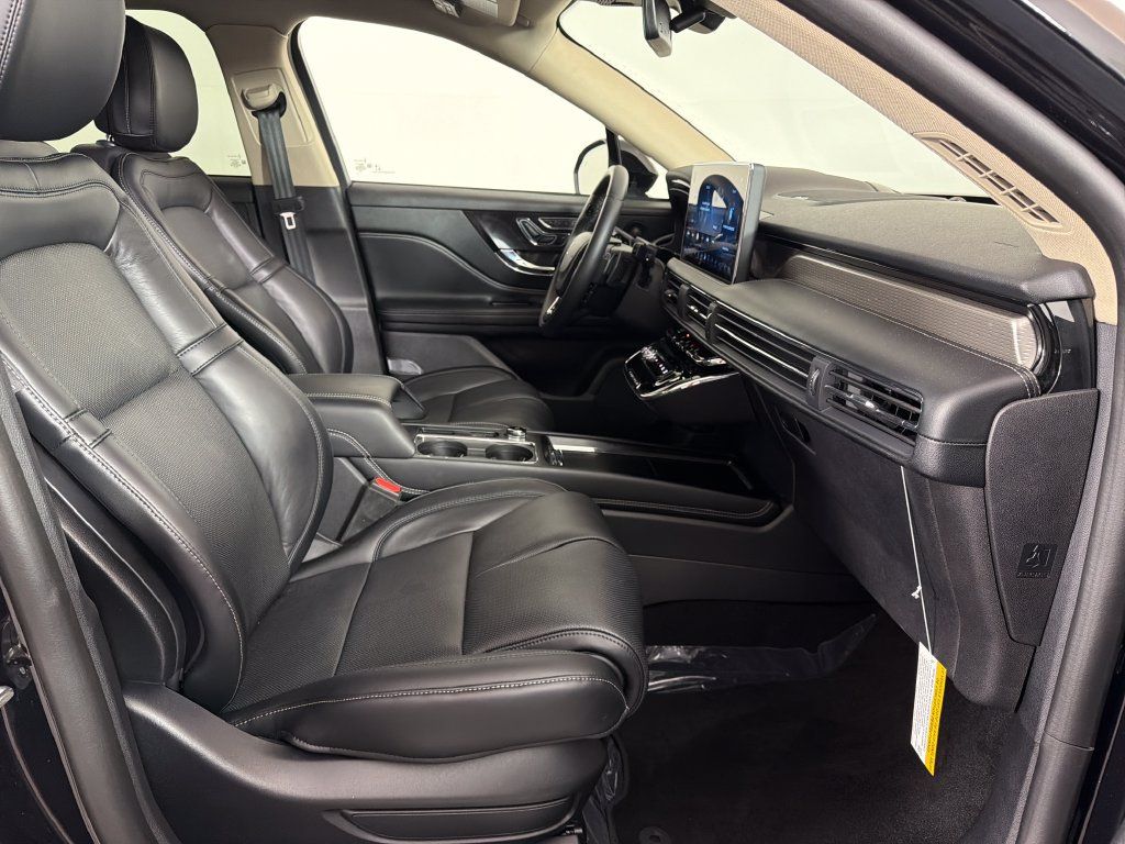 Used 2025 Lincoln Corsair Reserve w/ Equipment Group 202A AWD/4WD image 20