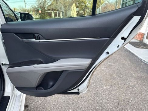 Used 2021 Toyota Camry SE image 19