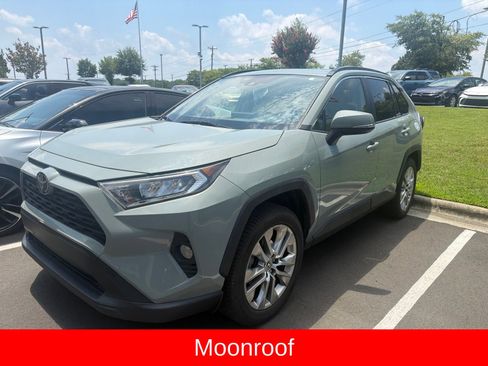 Used 2020 Toyota RAV4 XLE Premium FWD image 4