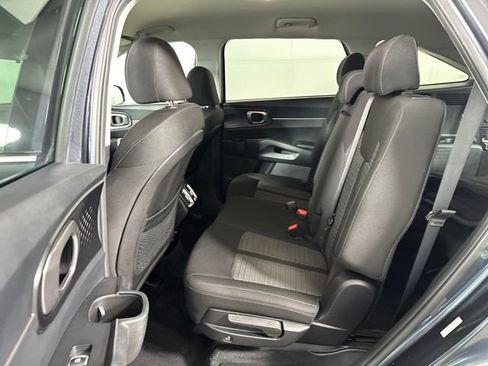 Used 2022 Kia Sorento LX image 24