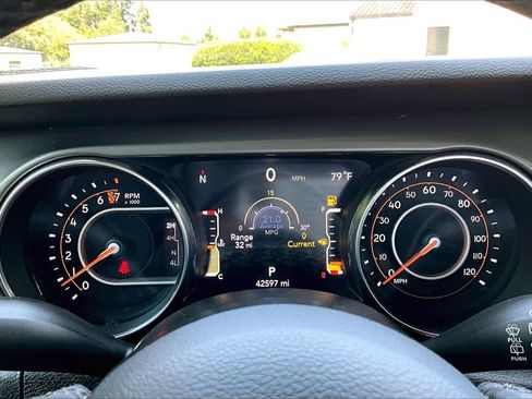 Used 2021 Jeep Wrangler Sport AWD/4WD image 10