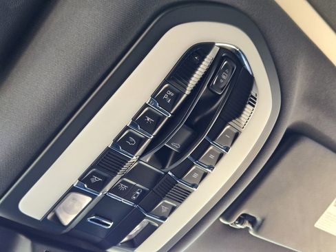 Used 2022 Porsche Macan image 30