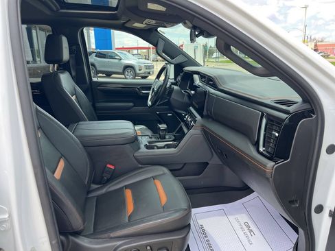 Used 2024 GMC Sierra 1500 AT4 w/ AT4 Preferred Package AWD/4WD image 15