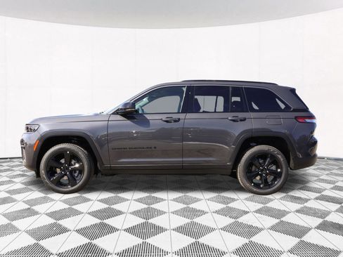 New 2026 Jeep Grand Cherokee Limited w/ Limited Altitude Package AWD/4WD image 8