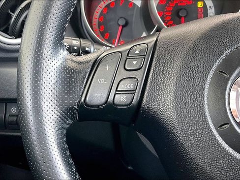 Used 2005 MAZDA MAZDA3 s FWD image 11