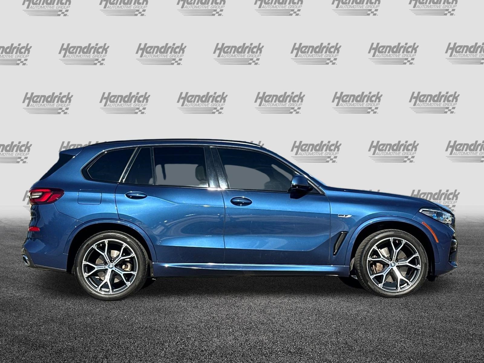 Used 2022 BMW X5 xDrive45e w/ M Sport Package AWD/4WD image 3