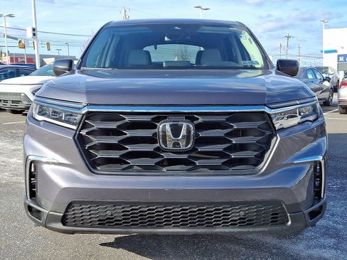 Certified 2023 Honda Pilot LX image 2