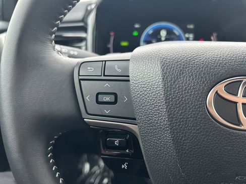 Used 2025 Toyota Camry SE image 17