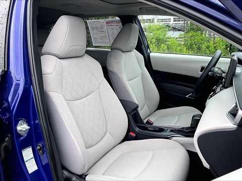 Used 2022 Toyota Corolla Cross LE w/ Moonroof Package AWD/4WD image 7